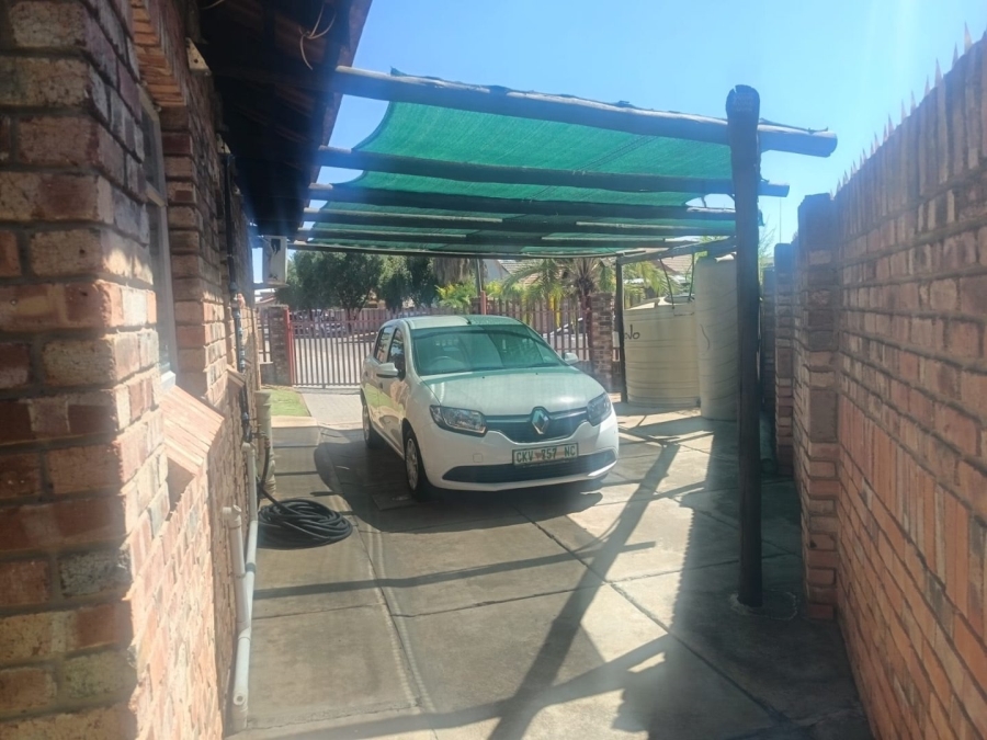 3 Bedroom Property for Sale in Roylglen Gardens Northern Cape
